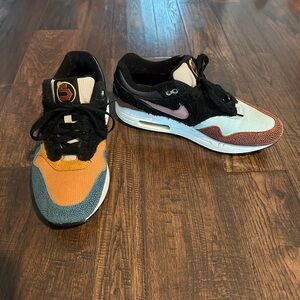 Nike Air Max 1 Swipa Low Top Athletic Sneakers